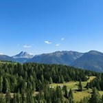 Unser Blick schweift über den Maurerberg, den Peitlerkofel und die Plose