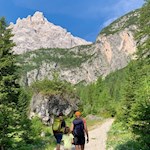 Auf anfangs breiten Wegen zur Bertihütte