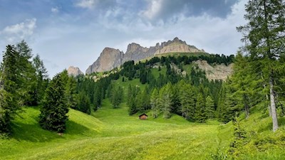 Vor uns erhebt sich der Rosengarten