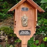 Der Weg nach Maria Saal wird von Kreuzwegstationen gesäumt