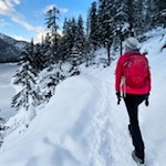 Der Pragser Wildsee Rundweg ist auch im Winter begehbar