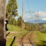 Der Weg quert mehrfach die Schienen der Rittner Bahn