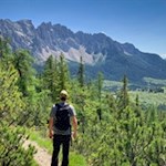 Unterwegs öffnen sich schöne Ausblicke auf den Latemar