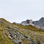 Die Lenkjöchlhütte auf dem gleichnamigen Joch