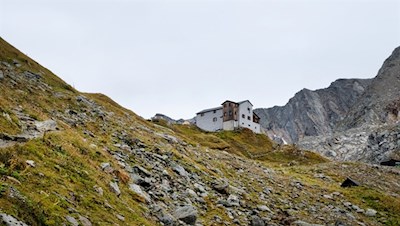 Die Lenkjöchlhütte auf dem gleichnamigen Joch