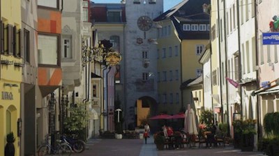 Die kopfsteingepflasterte Stadtgasse