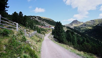 Nur noch wenige Meter trennen uns von der einladenden Getrumalm