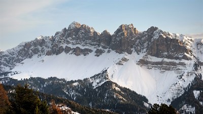 Neben uns erheben sich die anmutigen Spitzen der Aferer Geisler