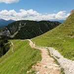 Der Weg zur Moarboden Hütte steigt ziemlich steil an