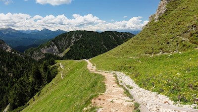 Der Weg zur Moarboden Hütte steigt ziemlich steil an
