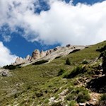 Auf schmalen Pfaden in Richtung Paresberg