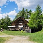 In der Hühnerspielhütte werden hausgemachte, biozertifizierte Gaumenfreuden serviert