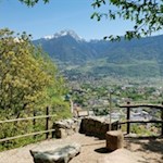 Längs des Weges laden diverse Aussichtspunkte zum Innehalten und Verweilen ein