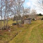 Schließlich steigt der Rundweg sanft ins Dorfzentrum ab