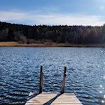 Der Fennberger See verwandelt sich in den Sommermonaten in einen Badesee