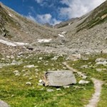 Durch steinbeschlagene Bergwiesen zur Edelrauthütte