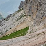 Chi lo desidera può anche prendere il sentiero che si dirama a destra sulla via del ritorno