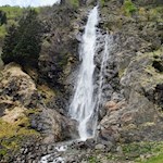 Mit atemberaubender Wucht stürzt der Partschinser Wasserfall in die Tiefe