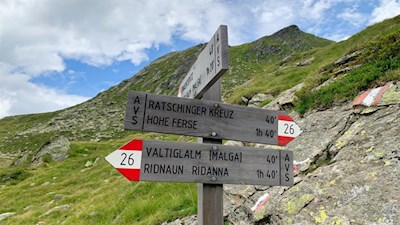 Unterhalb des Ratschinger Jochs zweigt der Weg Nr. 24 auf die Einachtspitze ab