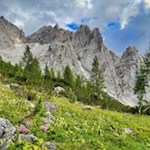 Der Gamssteig führt vor malerischer Kulisse in Richtung Talschlusshütte