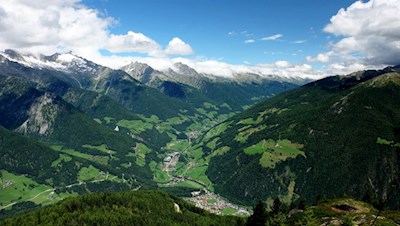 Ausblick vom Kleinen Nock auf Luttach und St. Johann
