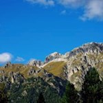 Blick über Zans auf die Kofelalm und den Tullen 
