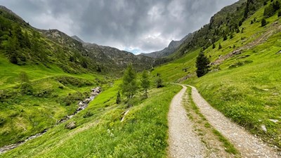 Vor malerischer Almkulisse zur Valtiglalm