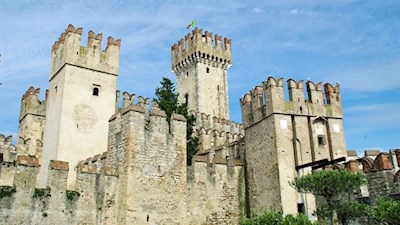 Sfrontato e fiabesco allo stesso tempo: il castello di Sirmione