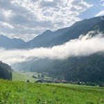 Durch aussichtsreiche Wiesen zur Weizgruberalm