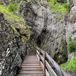 Über sichere Stege zum Wasserfall Luttach