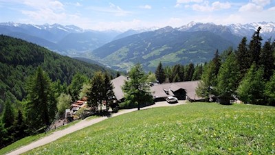 Die Prantneralm ist in eine idyllische Landschaft gebettet