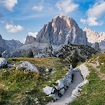Museo all'aperto delle Cinque Torri con la Tofana sullo sfondo