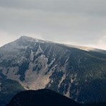 Neben uns erhebt sich die Raschötz