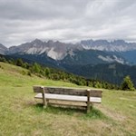 Auf dem Dolomiten Panoramaweg entfalten sich schöne Ausblicke auf die Dolomiten