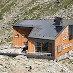 Die-Edelrauthütte-ein-geschichtsträchtiges-Schutzhaus-im-modernen-Design