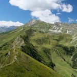 Mit Blick auf die Telfer Weißen über den schmalen Grat