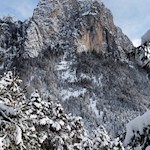 Neben uns erhebt sich die mächtige Hammerwand