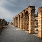 Arcate nelle grotte di Catullo