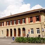 Am alten Bahnhofsgebäude in Riva kamen einst mondäne Kurgäste angereist