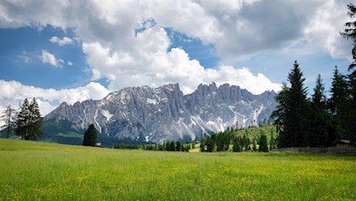 Ausblick von der Heinzen Alm auf den Latemar