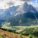 Mountainbiken im Hochpustertal vor der Kulisse der Dolomiten