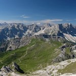 Auf dem Großen Peitler erschließt sich ein nahezu unendlich wirkender Panoramablick