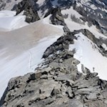 Die schroffe Gipfelflanke des Schwarzenstein