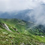 Auf das Sandjoch führt auch eine breite Schotterstraße
