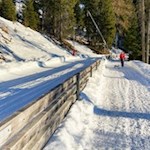 Parallel zur Rodelbahn führt der Wanderweg zur Epircher Laner Alm