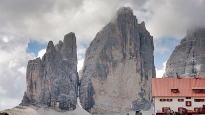 Die Drei Zinnen Hütte zu Füßen der weltberühmten Drei Zinnen