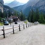 Il parcheggio a pagamento nei pressi della Capanna Alpina