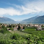 Der Brandiswaalweg erschließt malerische Ausblicke auf Lana und die umliegende Bergwelt