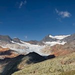 Keck thront das Becherhaus auf dem gleichnamigen Gipfel