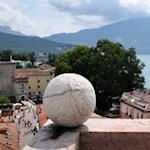 Von Turm zu Turm: Blick auf die Rocca di Riva vom Torre Apponale aus